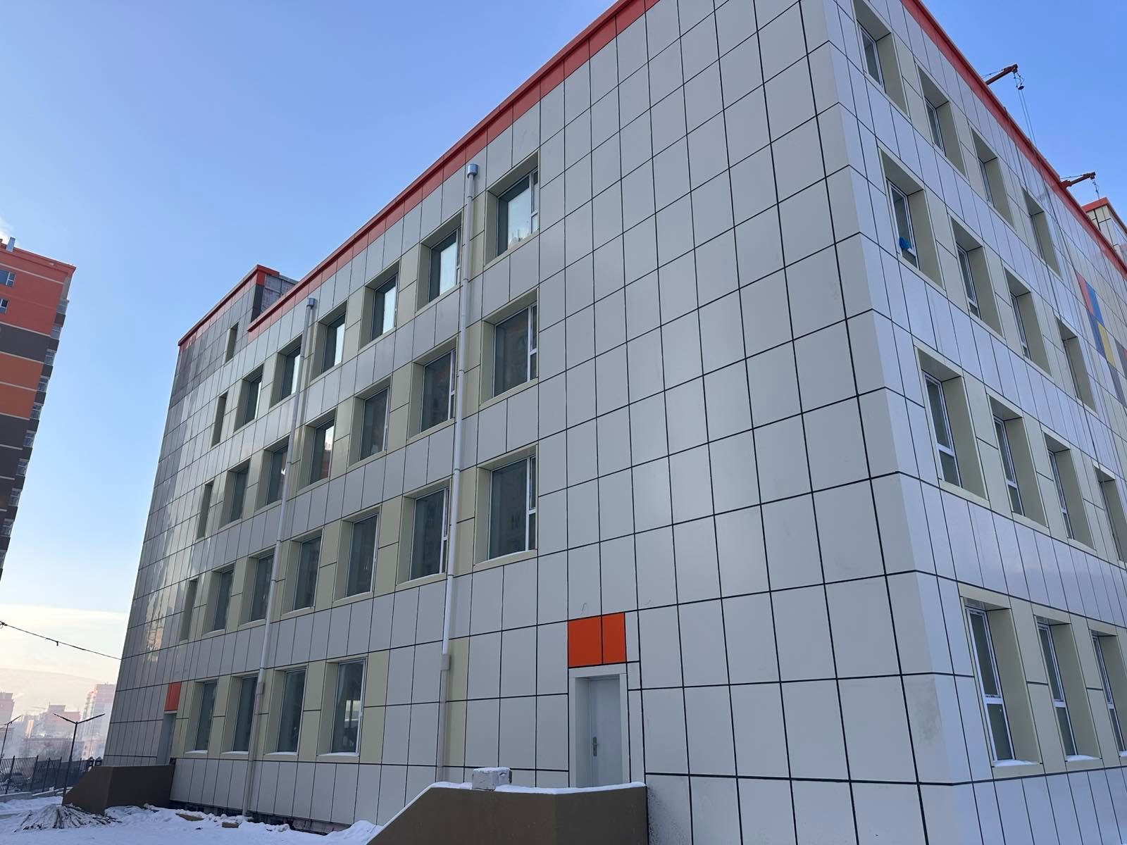 Улсын төсвийн хөрөнгө оруулалтаар баригдсан сургууль ашиглалтад оров